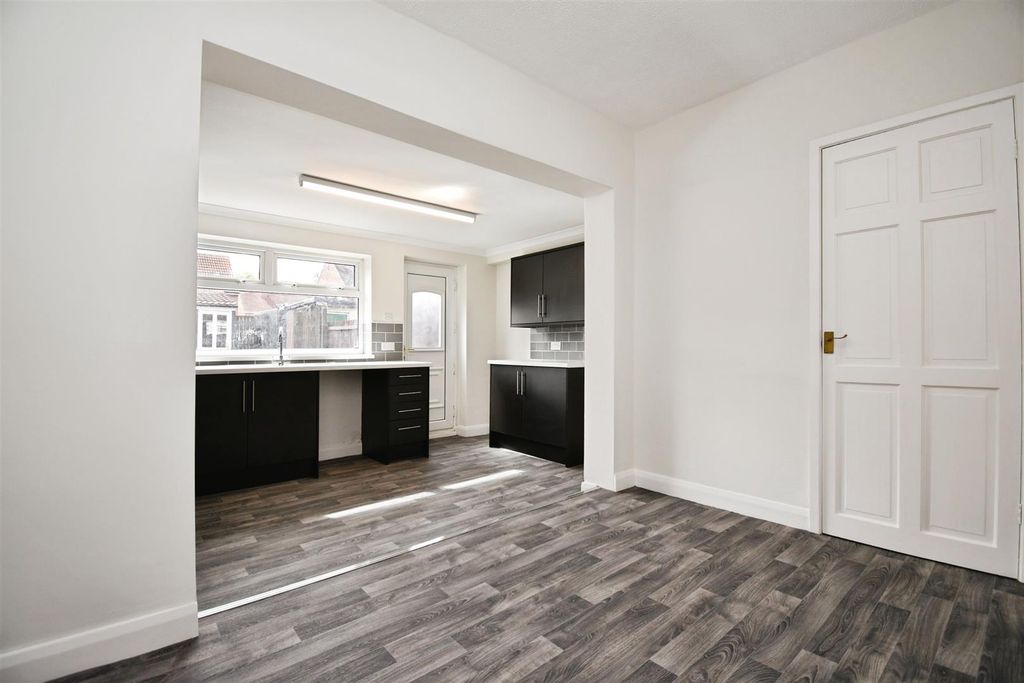 Property photo 3 of 13 9Ea9Ab77-U 20 20 2810 29.Jpg