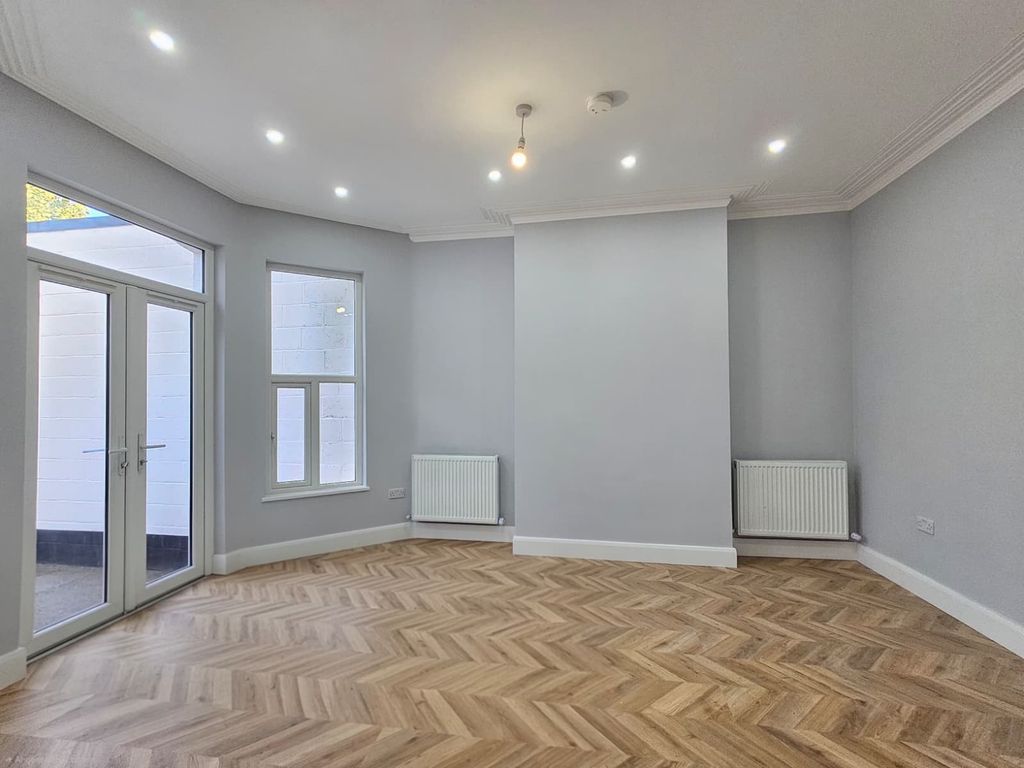 Property photo 2 of 23 Dining Room