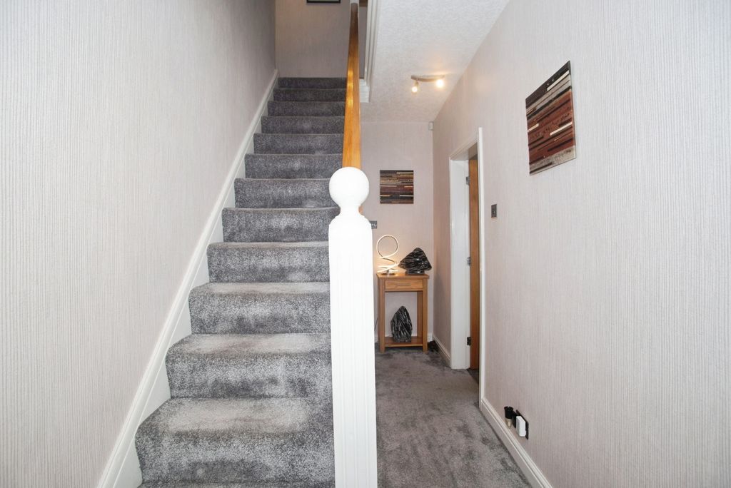 Property photo 3 of 27 Pbox-Img.Jpg