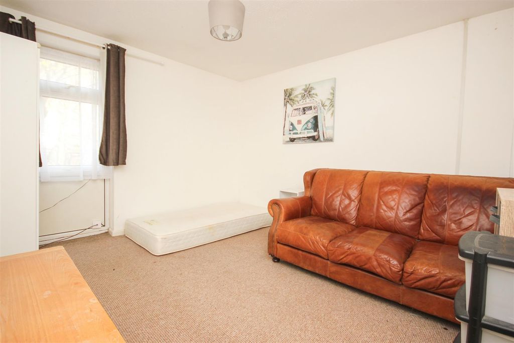 Property photo 2 of 7 Room 1.Jpg