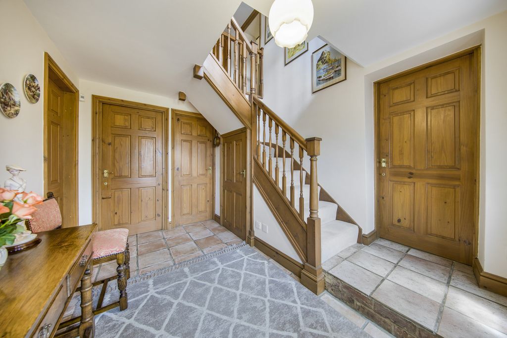 Property photo 3 of 47