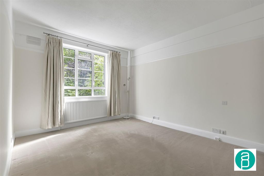 Property photo 2 of 10 Andrew_Purnell-84_Edge_Hill_Court-Sw19__3_.Jpg