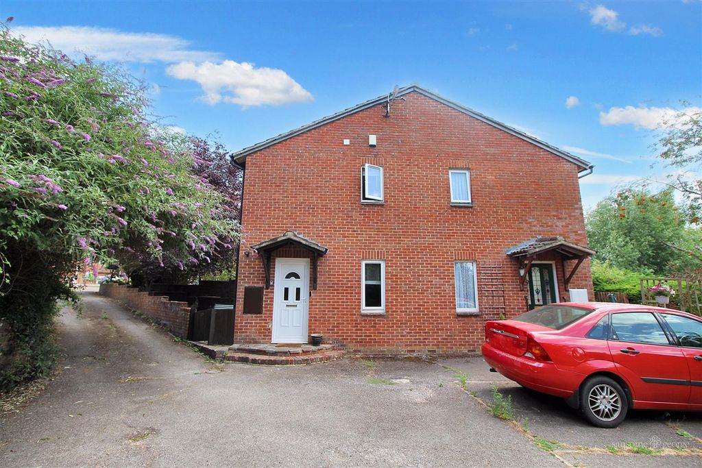 Property photo 1 of 8 Front