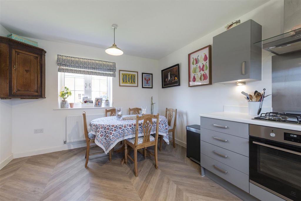 Property photo 2 of 26 Dining Area