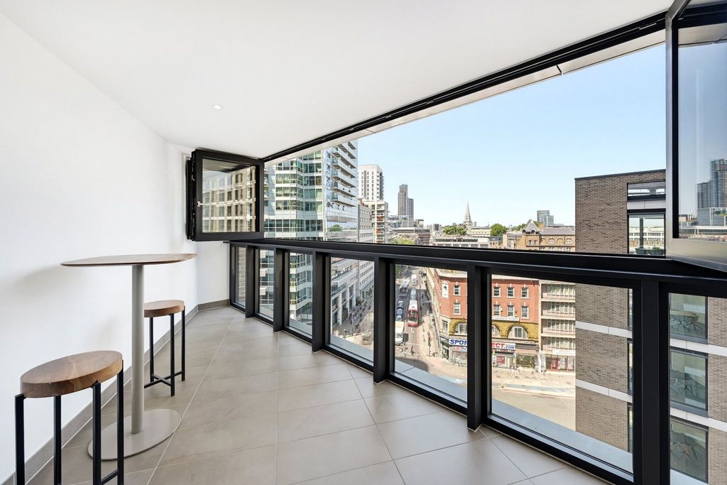 Property photo 2 of 14 Wiverton Tower