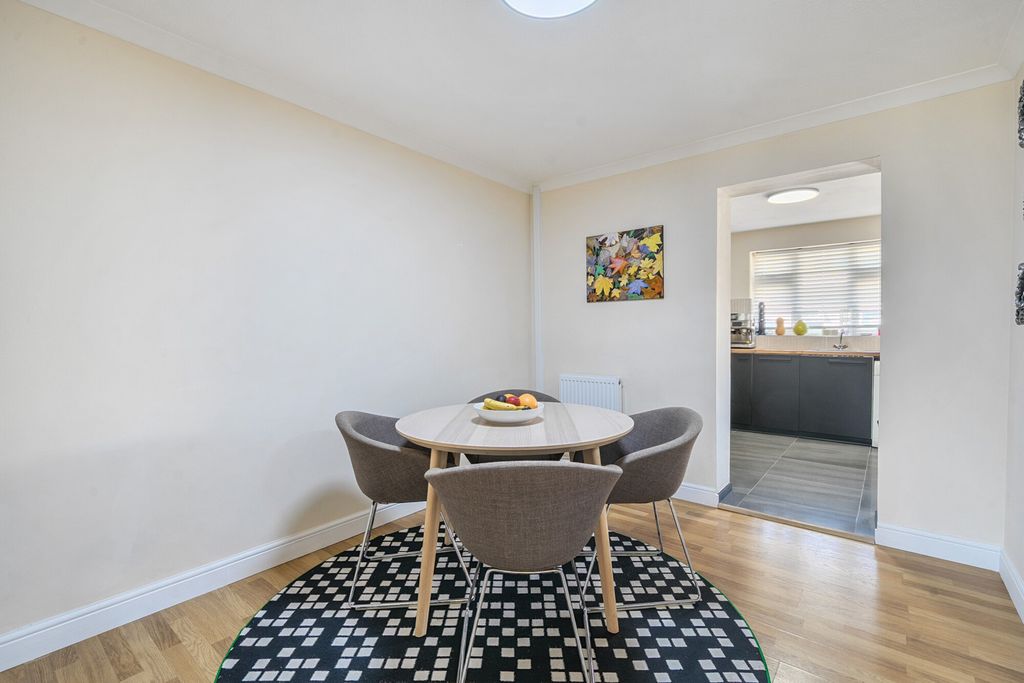 Property photo 3 of 20 Reception