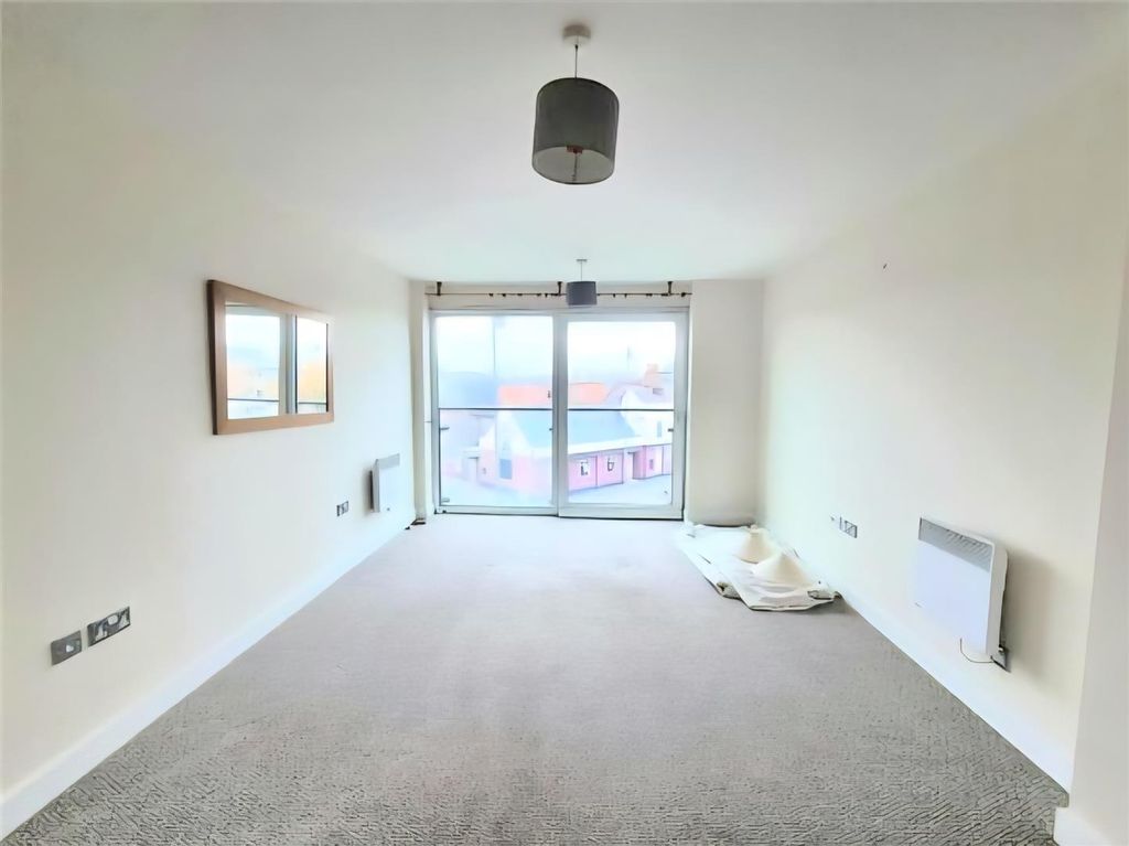 Property photo 3 of 10 Living Room