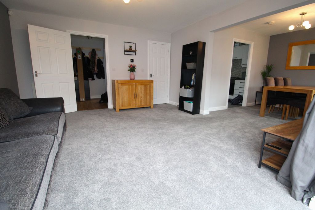 Property photo 2 of 16 Lounge