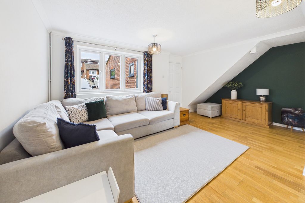 Property photo 2 of 20