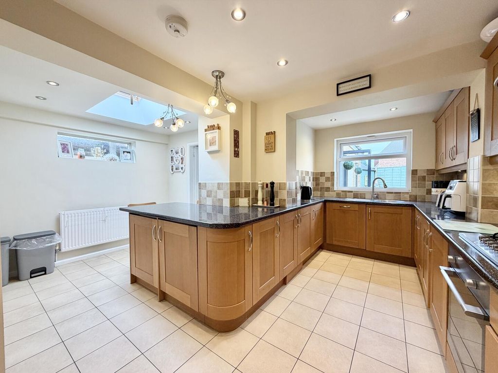 Property photo 2 of 23 Kitchen/Diner