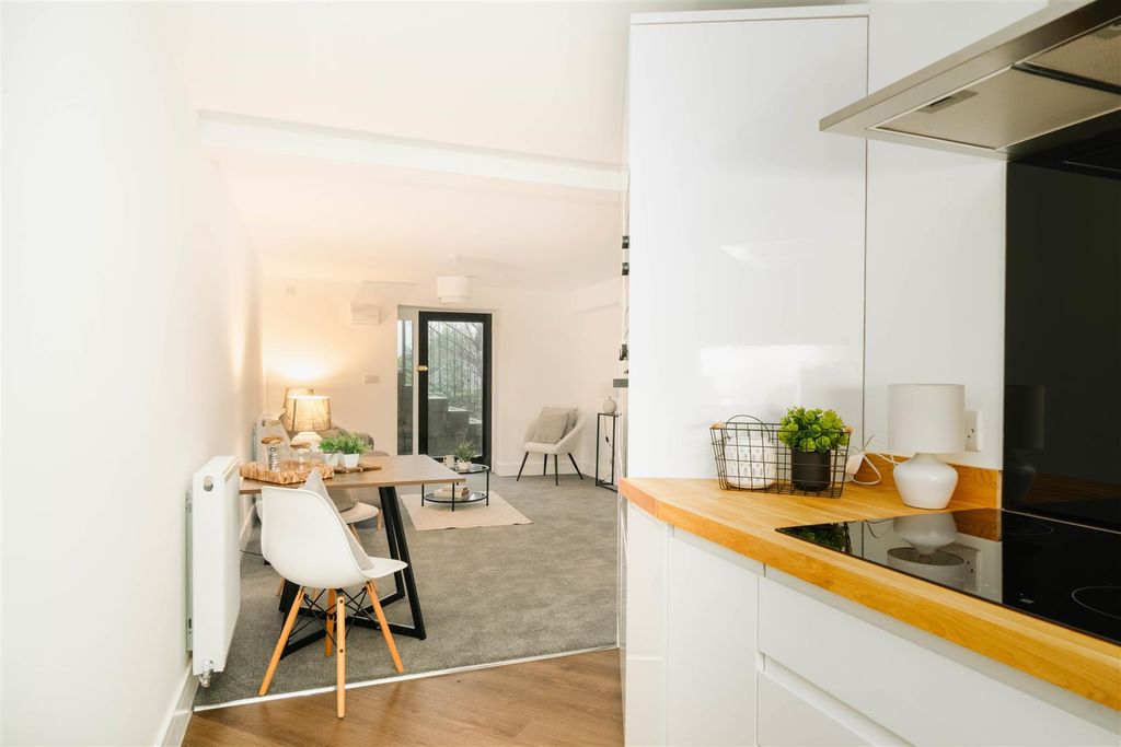 Property photo 2 of 15 Open Plan Living-7.Jpg