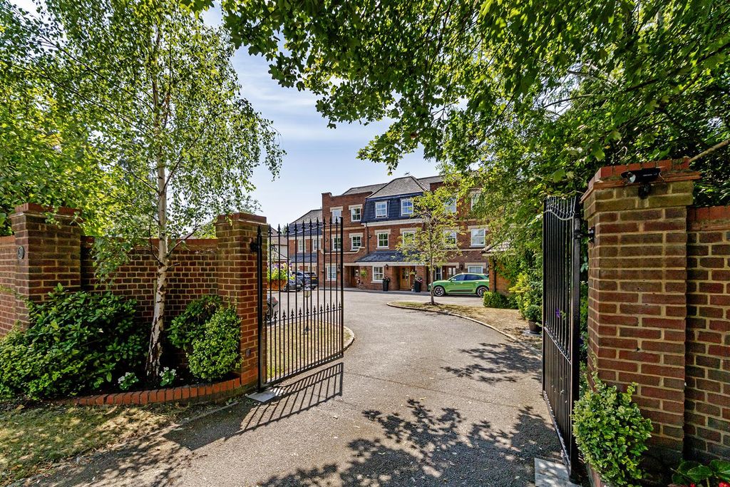 Property photo 1 of 57 3Cadoganplace-8.Jpg