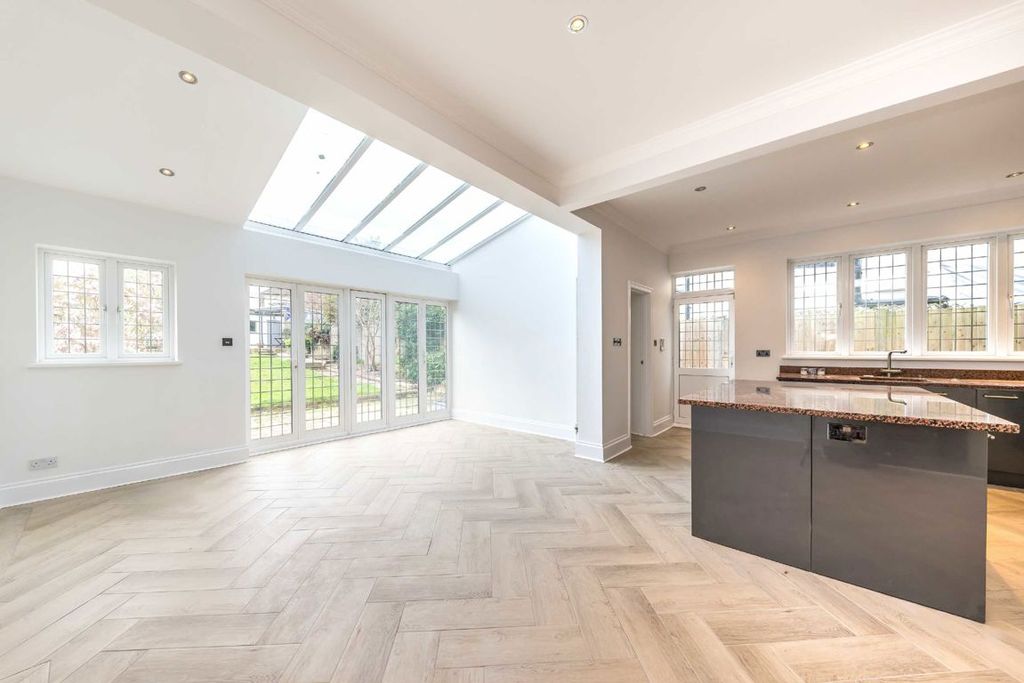 Property photo 3 of 9