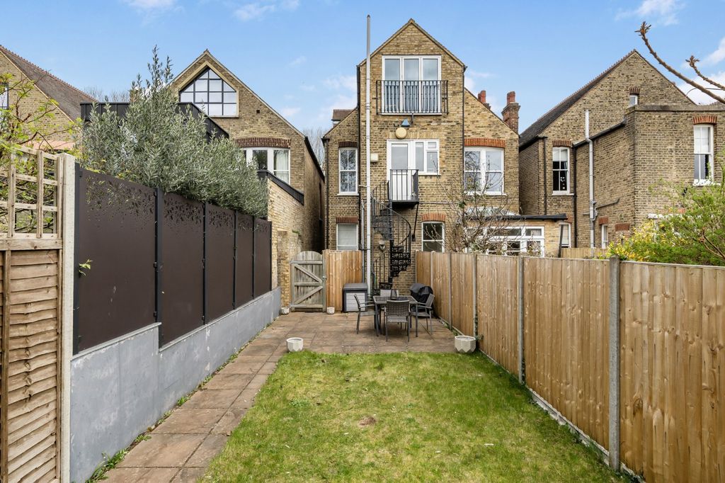 Property photo 2 of 13