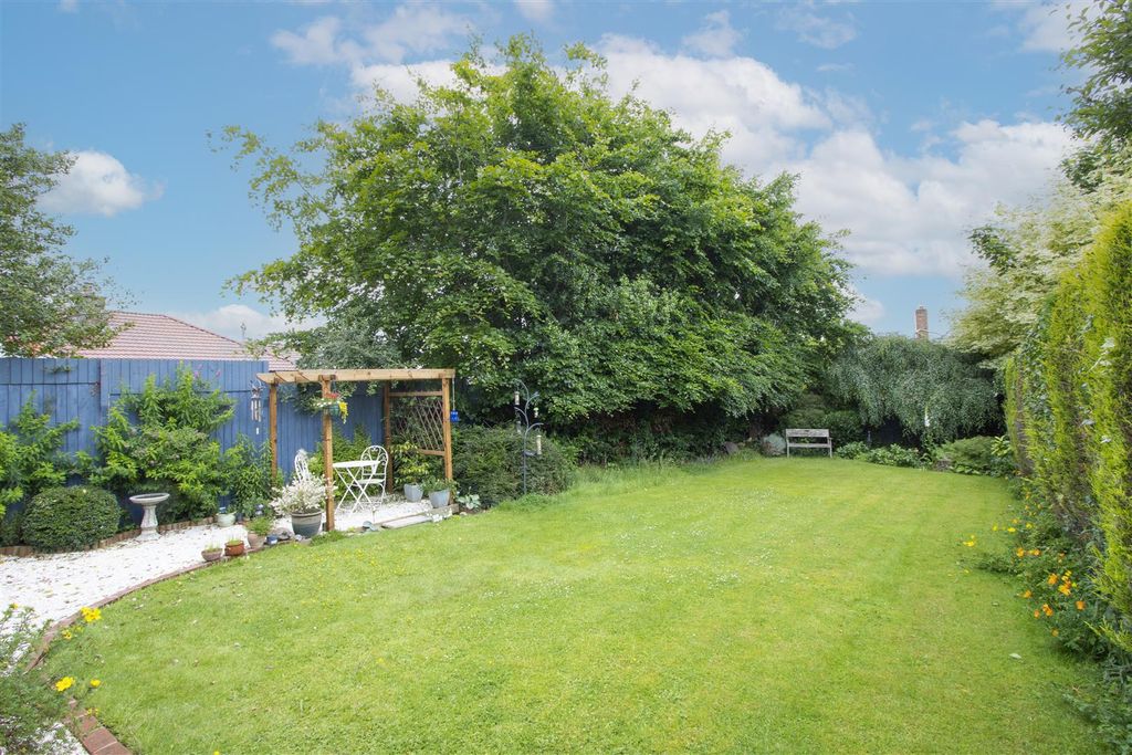 Property photo 3 of 22 Garden .Jpg