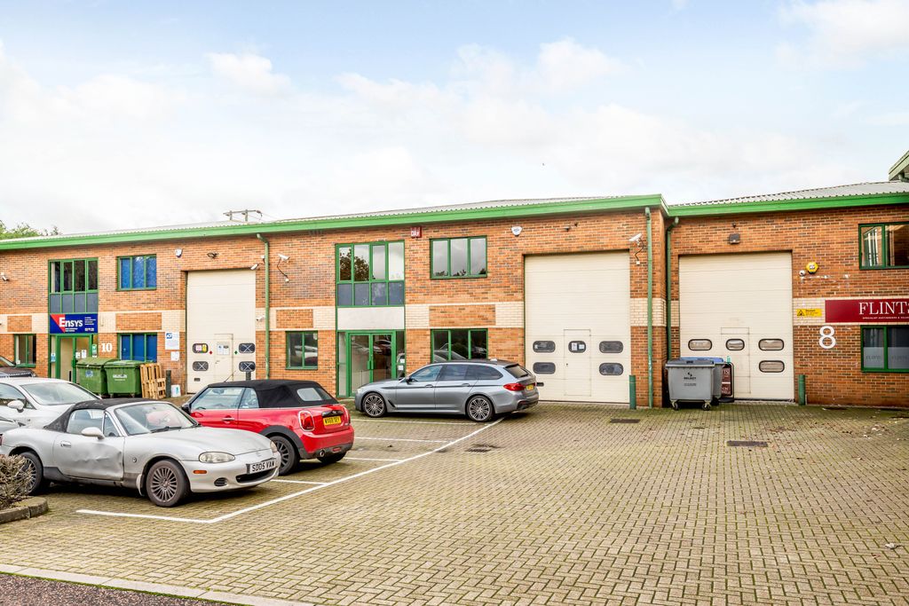 Property photo 3 of 10 Industrial Unit To Let At Rivermead Business Park, Thatcham, Rg19 4Ep