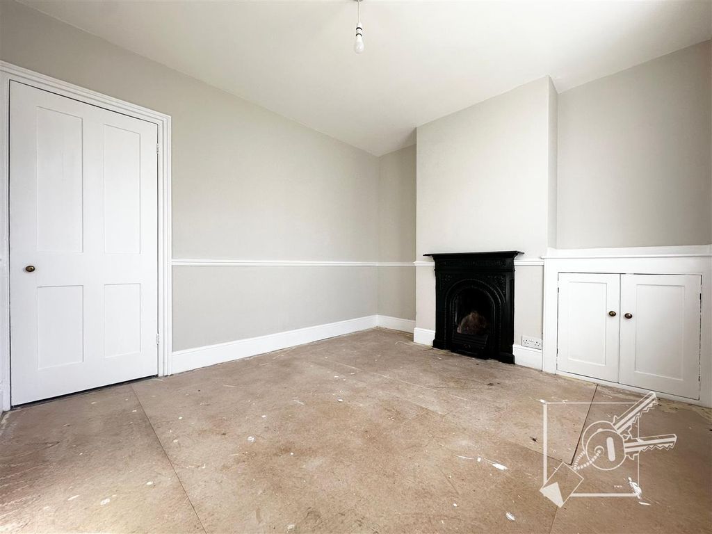 Property photo 3 of 14 Living Room