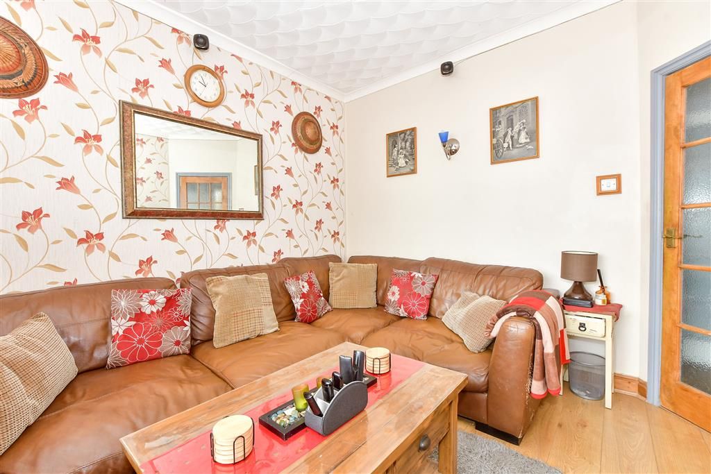 Property photo 3 of 13 Lounge