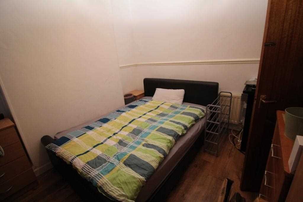 Property photo 2 of 9 Front Lounge