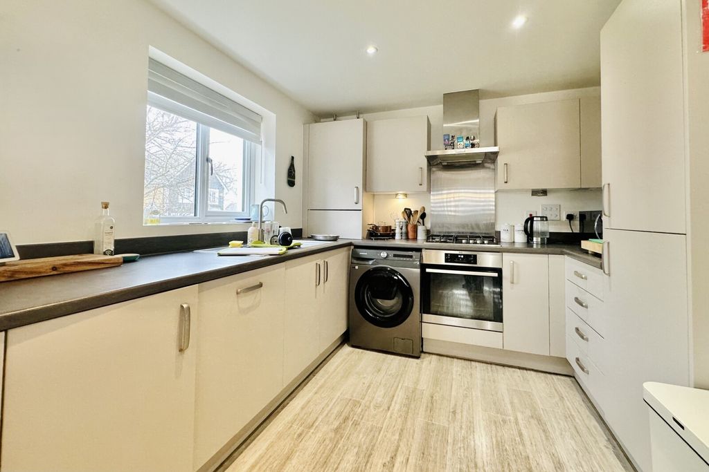 Property photo 2 of 15 Picture No. 16