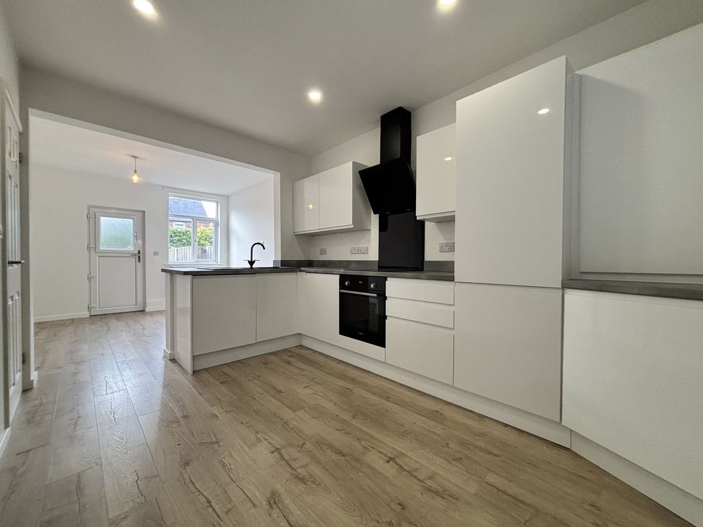Property photo 2 of 6 Kitchen Area