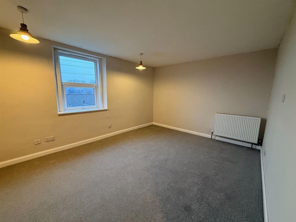 Property photo 3 of 10 Bedroom.Jpg