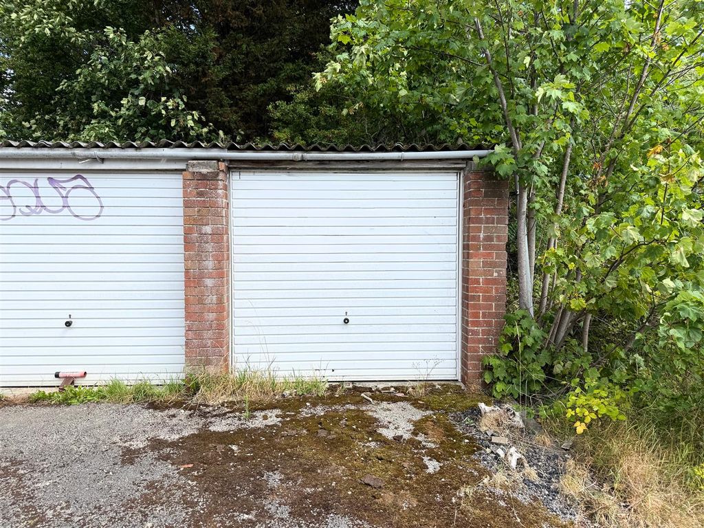 Property photo 1 of 5 Garage Off, Ridgeway Road.Jpg
