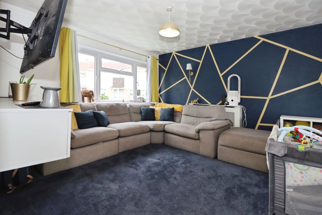 Property photo 2 of 17 Photo