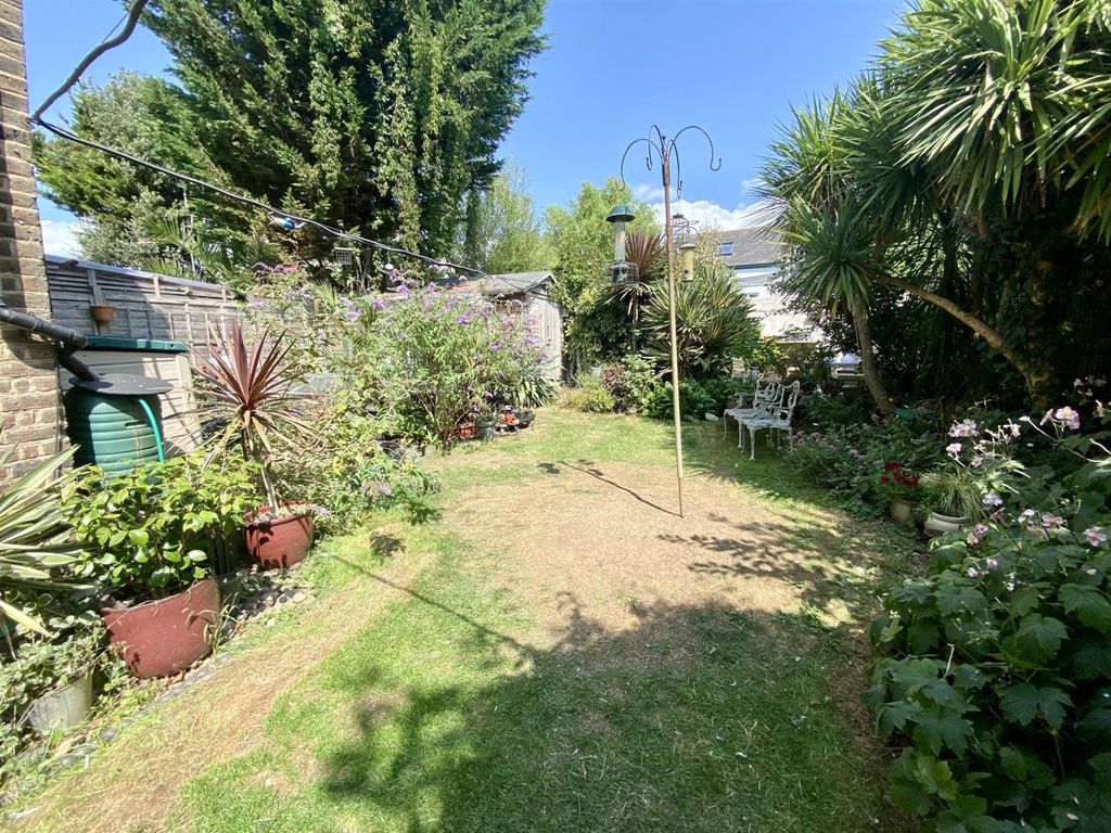 Property photo 2 of 14 Private Garden