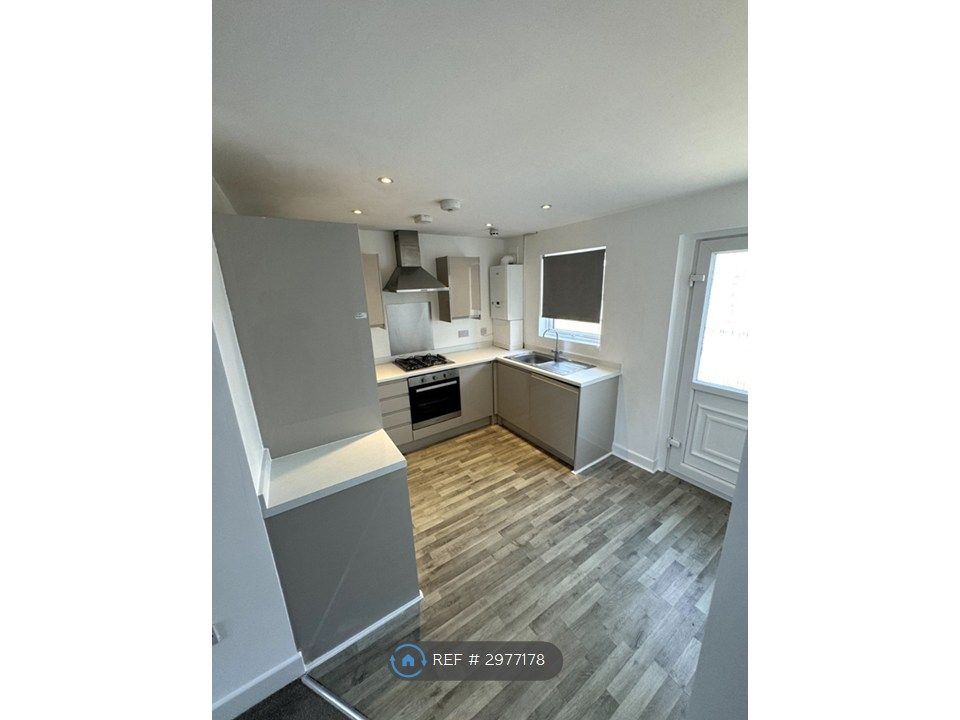 Property photo 3 of 8 Kitchen