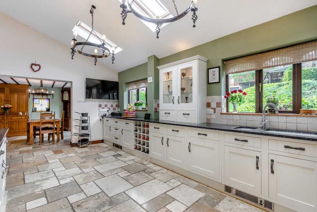 Property photo 3 of 26