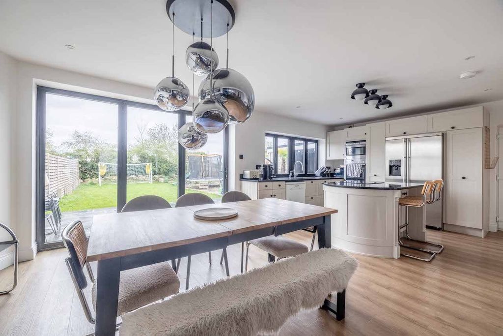 Property photo 2 of 24