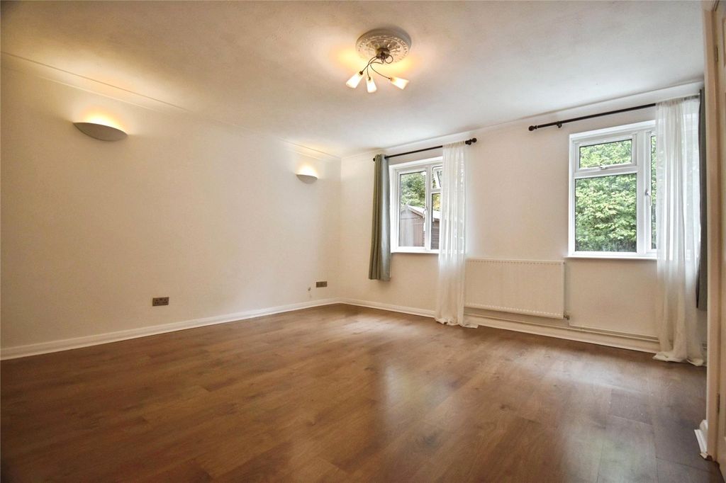 Property photo 2 of 17 Picture No. 19