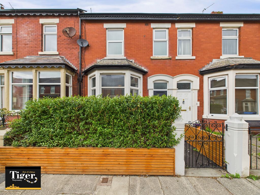 Property photo 1 of 14 Cam03440G0-Pr0372-Still015