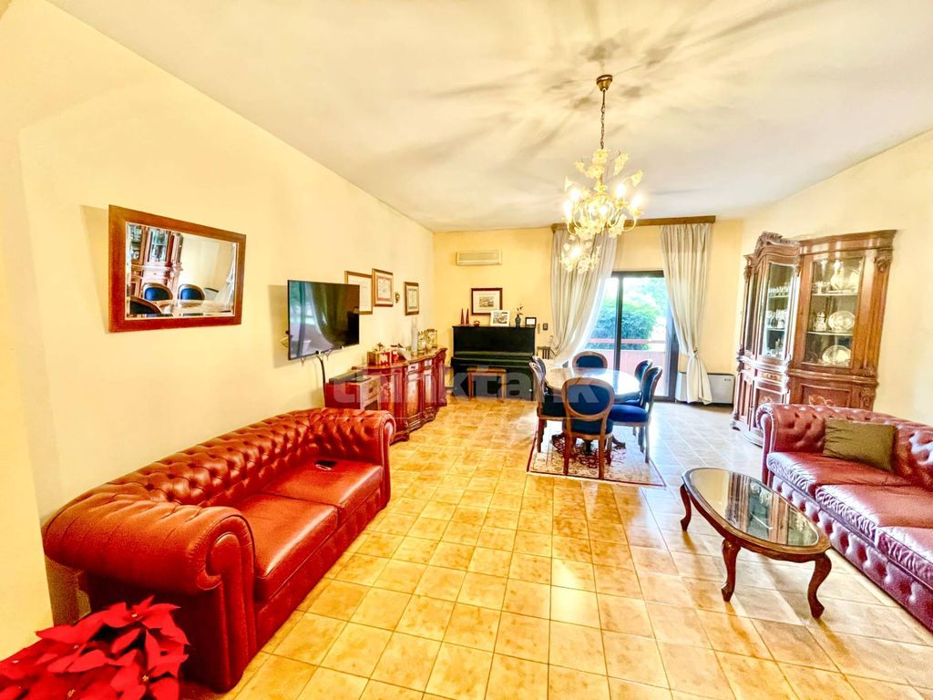 Property photo 2 of 32