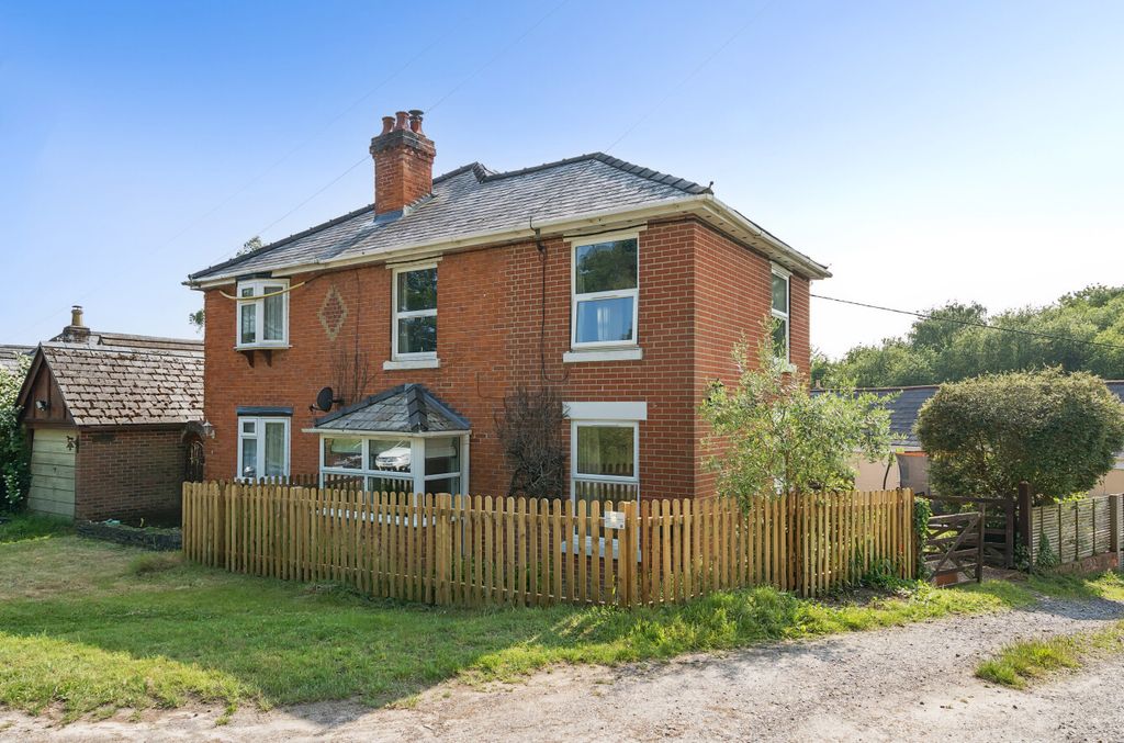 Property photo 1 of 12 1305322-27-684719...