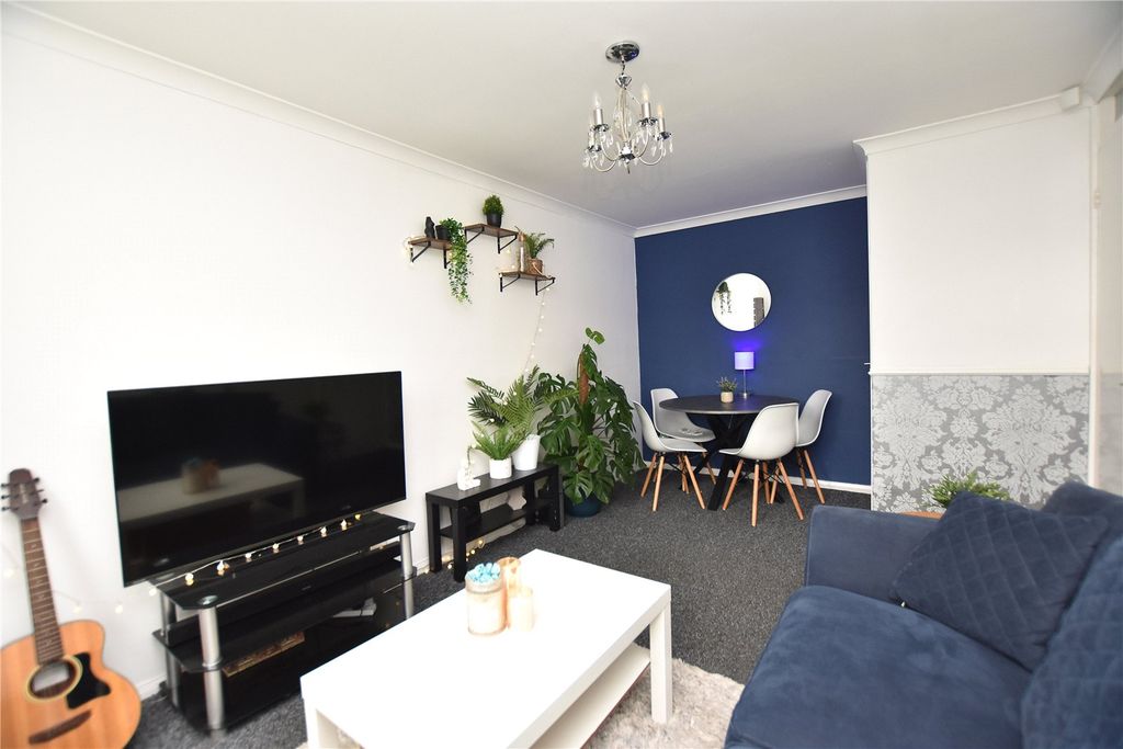 Property photo 3 of 21 Lounge