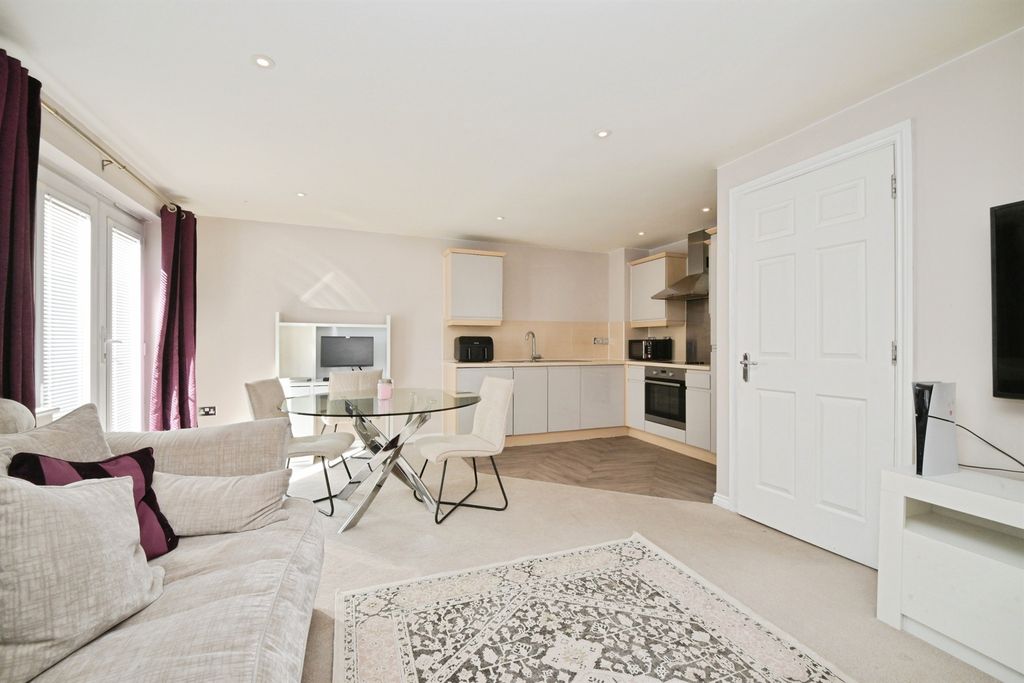 Property photo 3 of 14