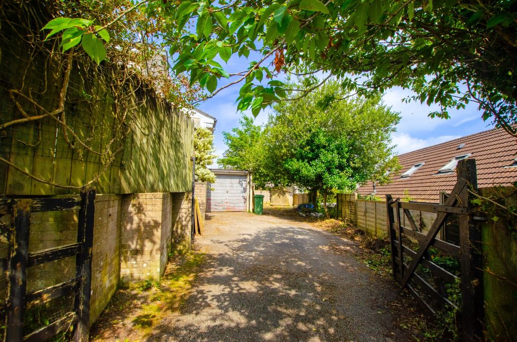 Property photo 2 of 13 25 Crinnicks Hill Tps Bodmin Branch 01208 74182 -1