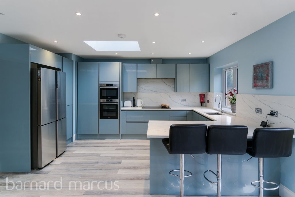 Property photo 1 of 12 Kitchen