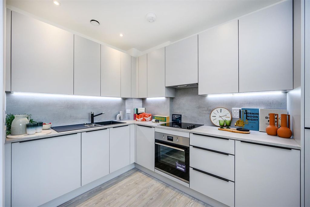 Property photo 3 of 11 50-52 London Road Showflat-17.Jpg