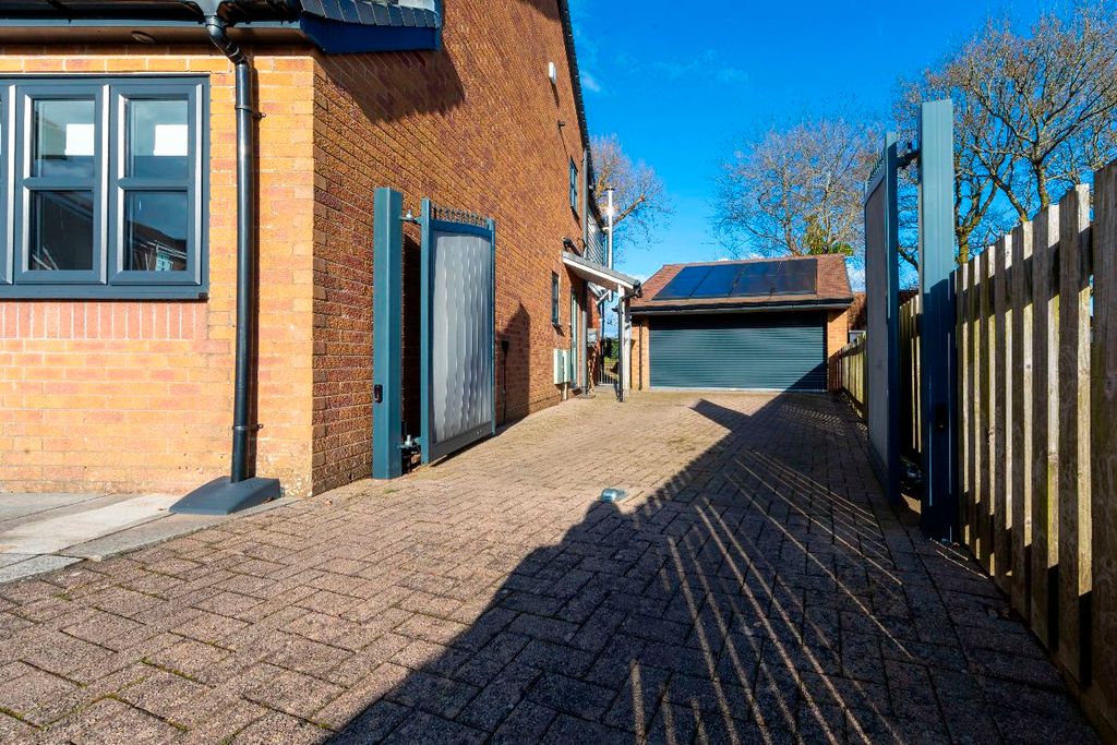 Property photo 3 of 66