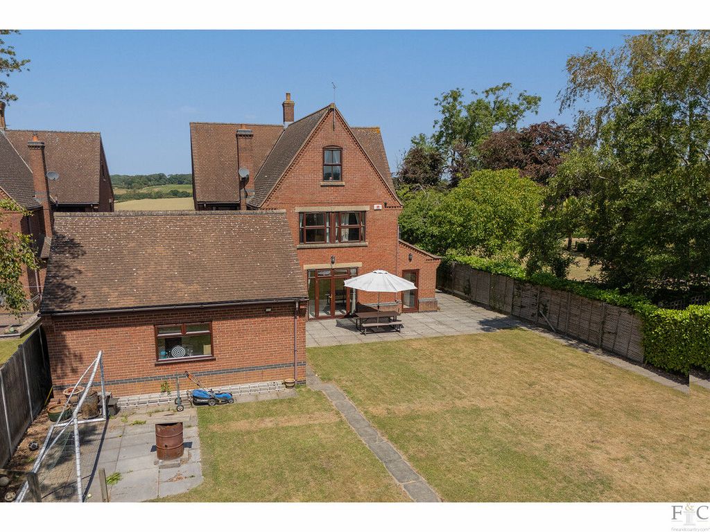 Property photo 3 of 37