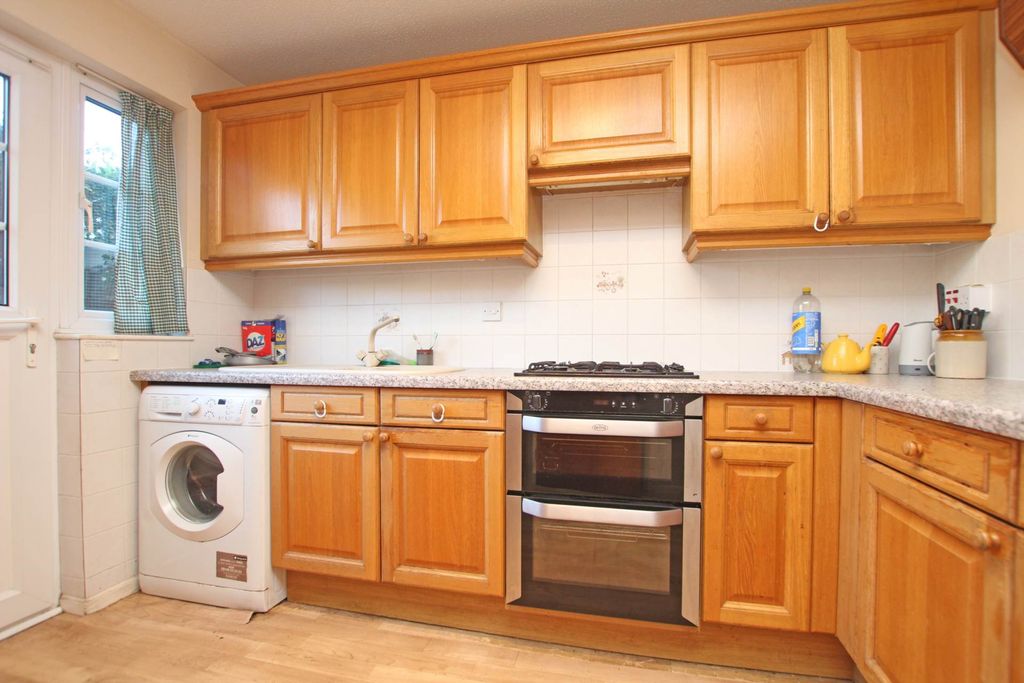 Property photo 2 of 20