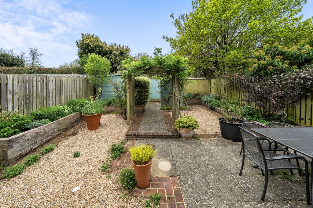 Property photo 3 of 8