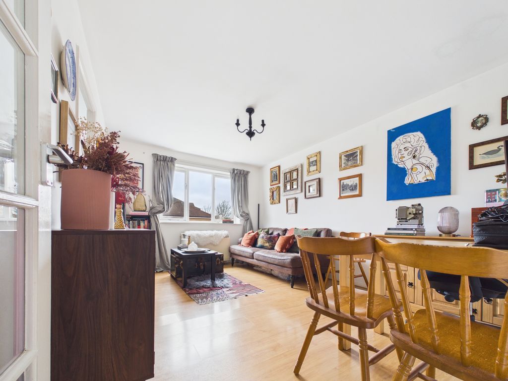 Property photo 3 of 8 Photo 1