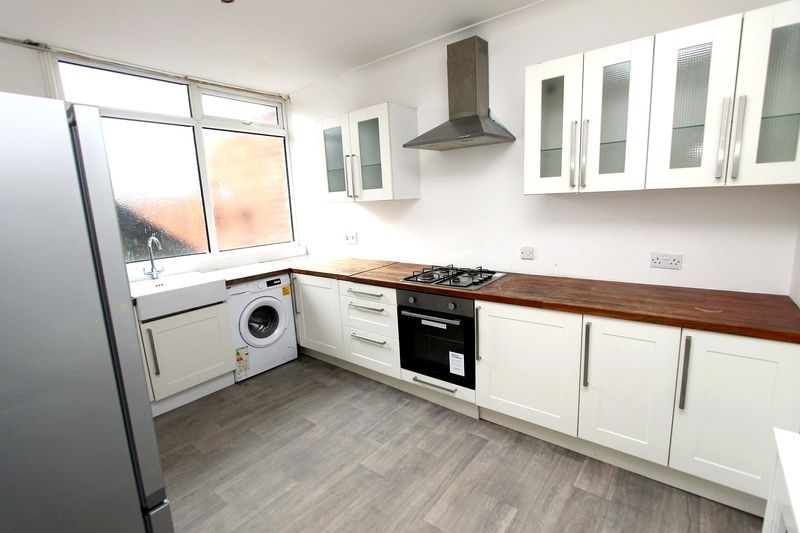 Property photo 2 of 9 Photo 4