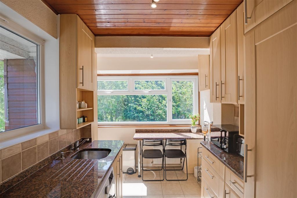 Property photo 3 of 15 09-65Fd83020-Propwpen-Jj-Meadowview Rd-9.Jpg