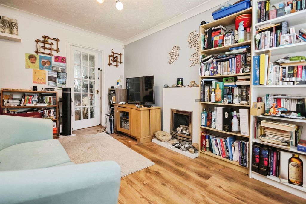 Property photo 3 of 17