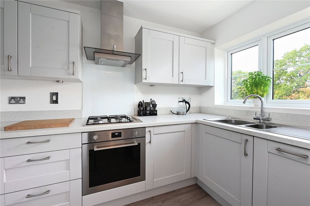 Property photo 2 of 11 Picture No. 28